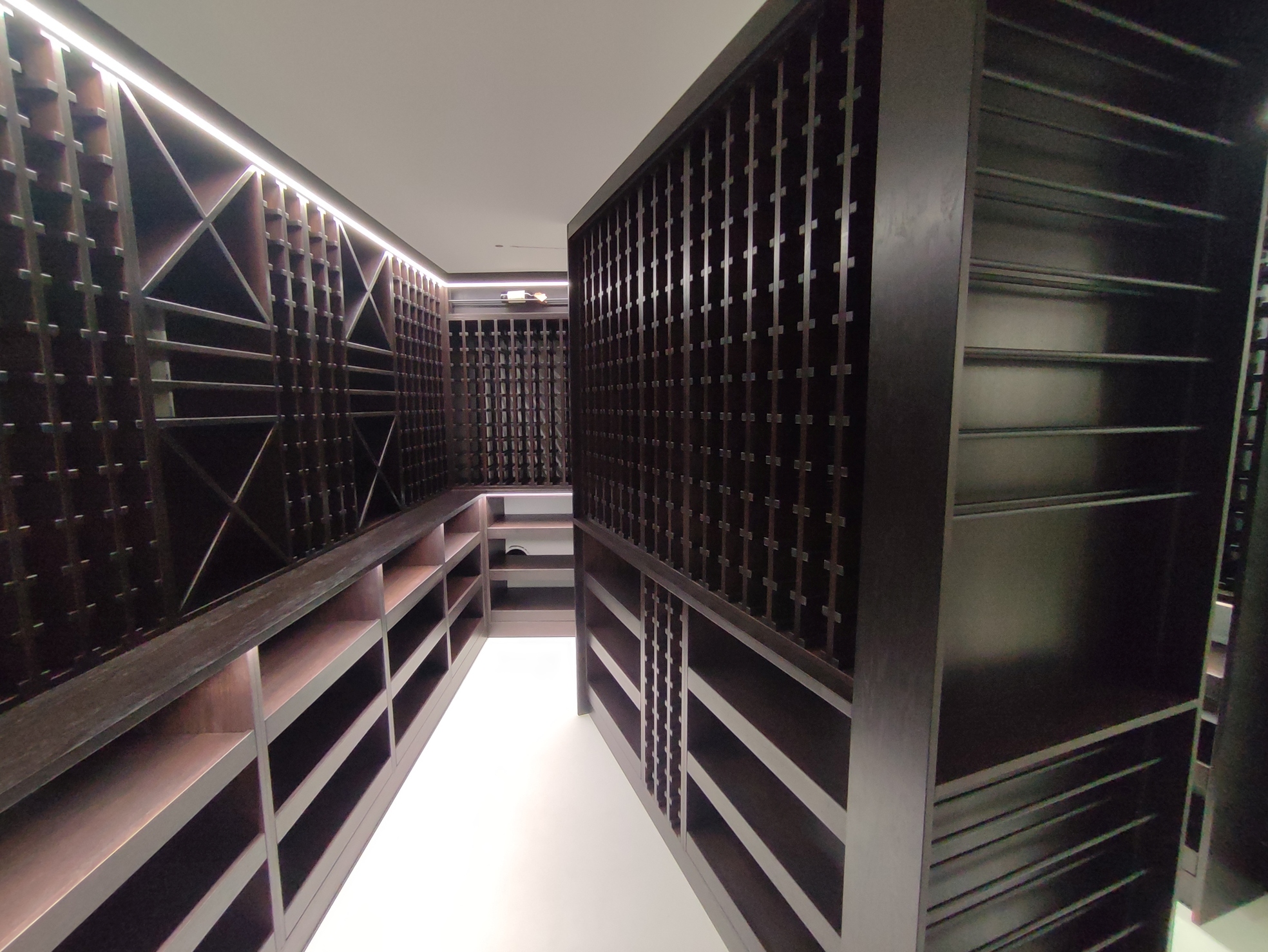 Dębowe regały na alkohol