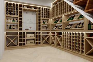 Projekt piwniczki na wino pod schodami
